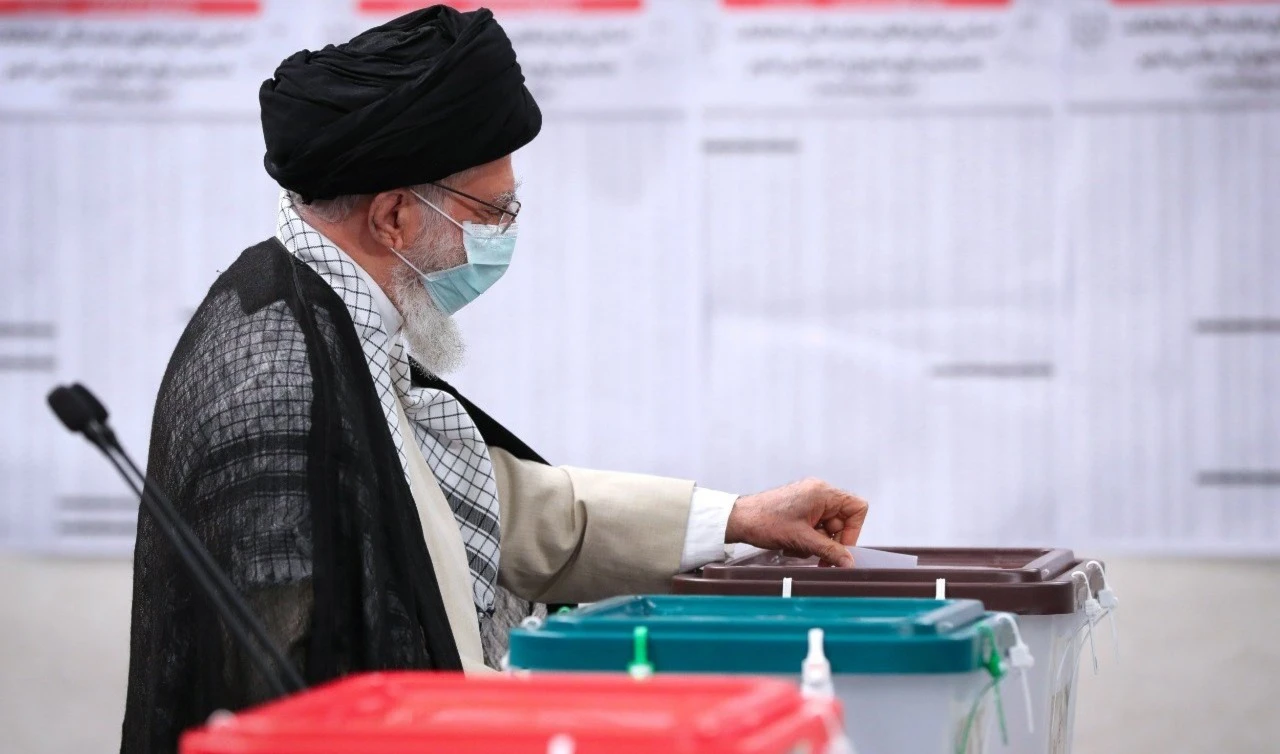 Sayyed Khamenei: Iranian People Decide Fate of Country Sayyed Khamenei: Iranian People Decide Fate of Country