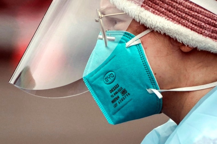 US to give out 400 million free N95 masks at CVS, Walgreens Al