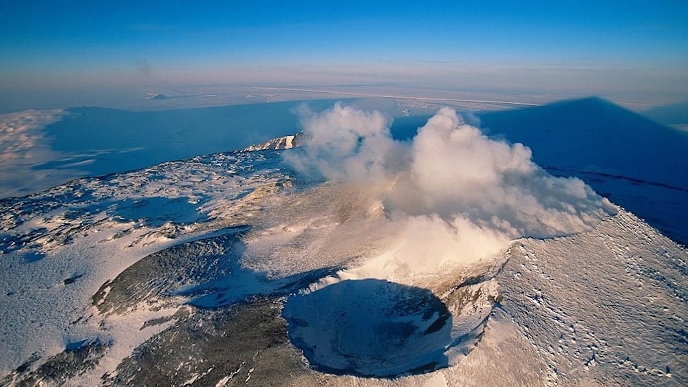 Underwater volcano in Antarctica sets off 85,000 earthquakes | Al ...