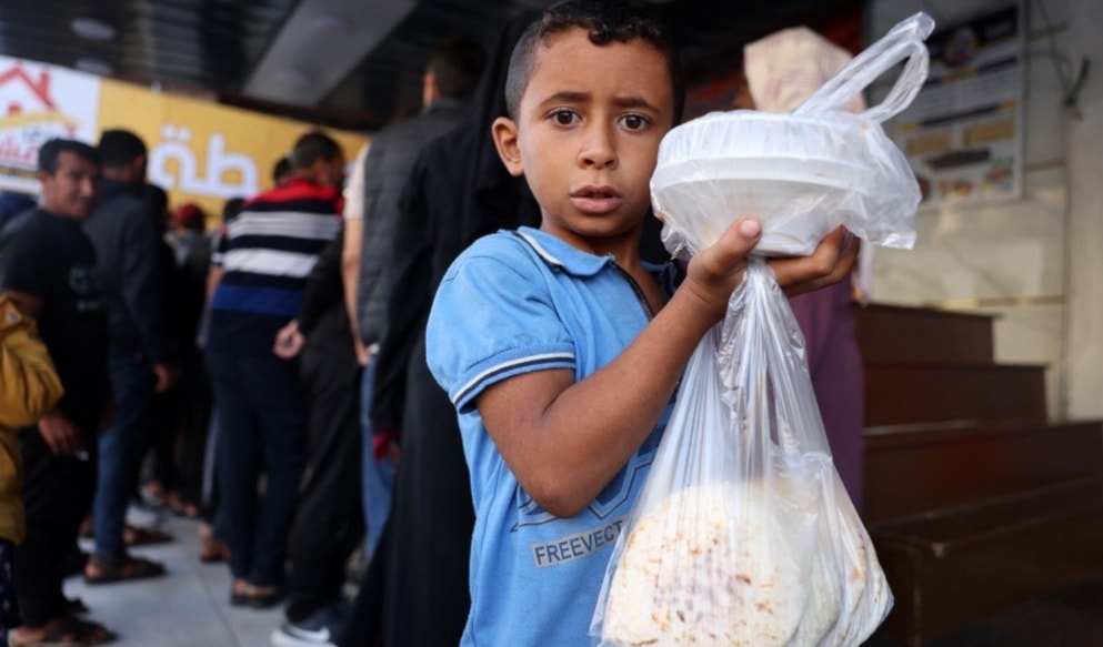 Food, water in Gaza 'practically non-exA boy returns home with bags of food in Rafah in the southern Gaza Strip on October 20, 2023. (AFP)istent' in Gaza: UN WFP
