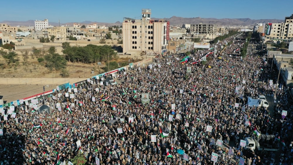 Yemenis demonstrate in support of occupied Palestine in the Yemeni capital of Sanaa, November 24, 2023 (Social media)