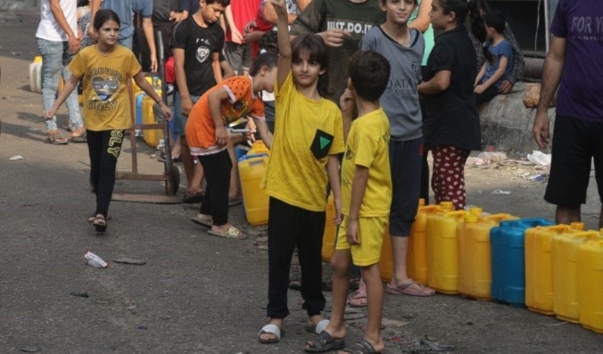 Israeli blockade sparks water crisis, imperils children's lives