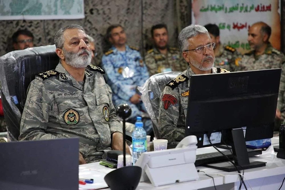 Iranian Army commander Abdolrahim Mousavi (L) and General Habibollah Sayyari (R) inaugurate the electronic warfare exercises. (Iranian state TV)