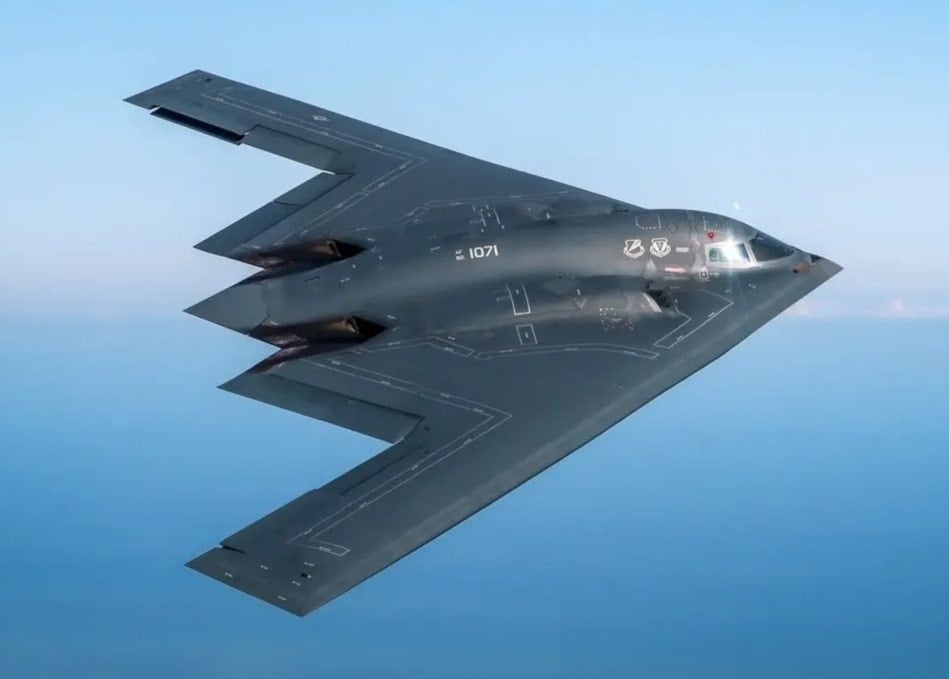 US B-2 stealth bomber diverts to UK on round-trip mission