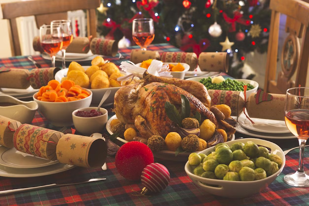 A Christmas dinner table is seen (Getty via AFP)