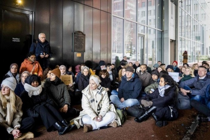 Government officials take part in a sit-in at the Ministry of Foreign Affairs in protest to the attitude of the outgoing cabinet regarding the Israeli aggression on Gaza, in The Hague on Dec. 21, 2023. (AFP)