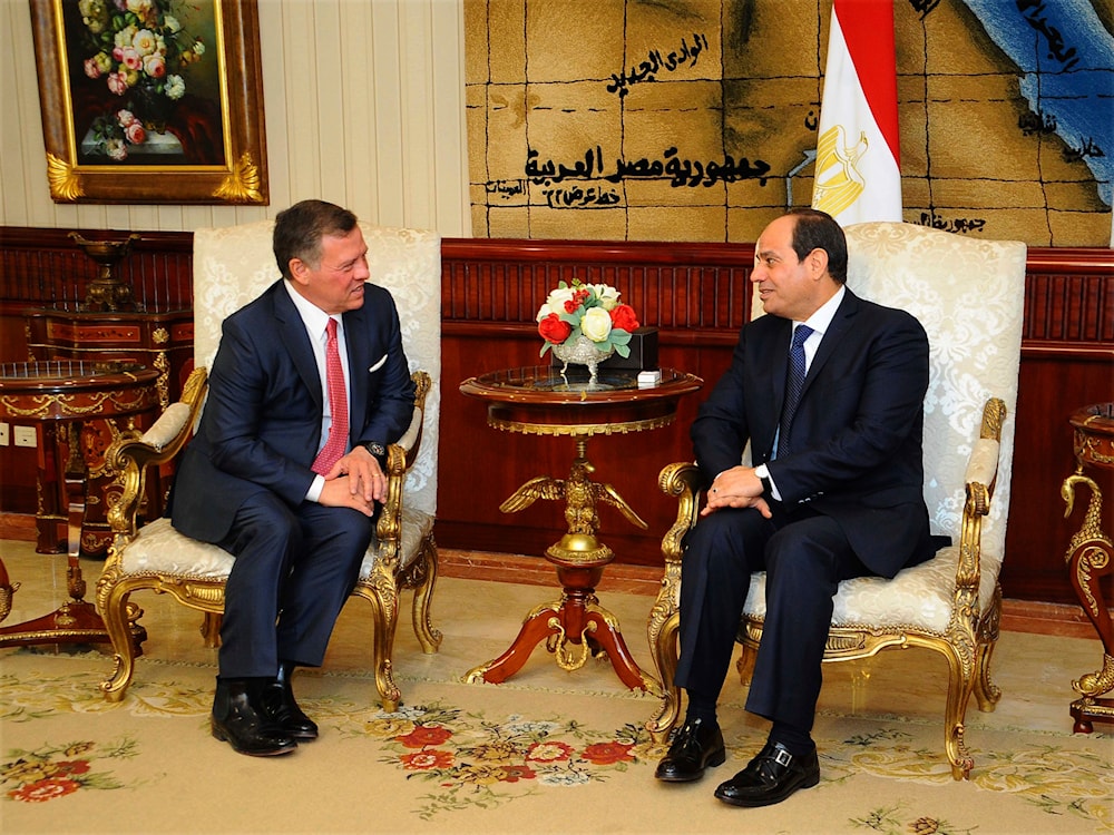 Egypt's President Abdel-Fattah el-Sissi, right, meets with Jordan's King Abdullah II, in Cairo, Egypt, Wednesday, May 17, 2017. (AP)
