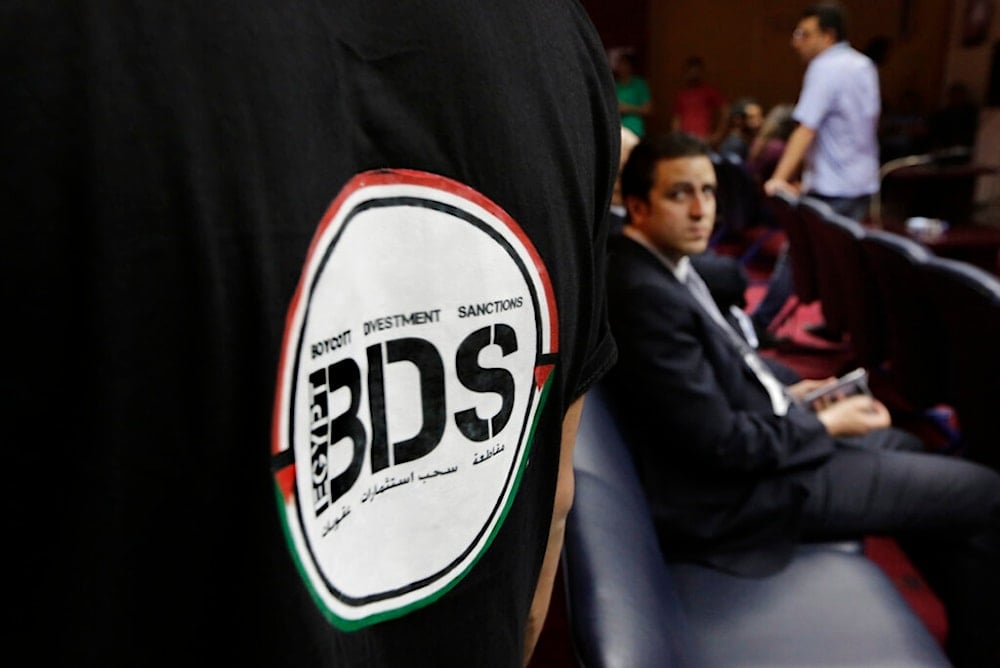 An Egyptian wears a T-shirt with a logo of BDS (Boycott, Divestment and Sanctions), a campaign by Palestinians to boycott Israel and Israeli-made goods on April 20, 2015 (AP)