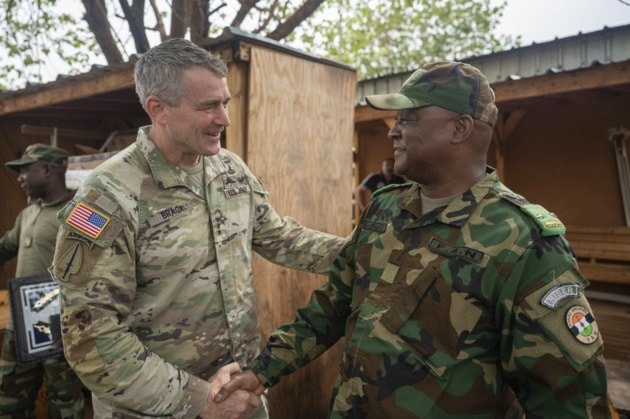 US Army Lt. Gen. Jonathan Braga meets with Maj. Gen. Moussa Barmou at Air Base 101, Niger on June 12, 2023. (US Air Force)
