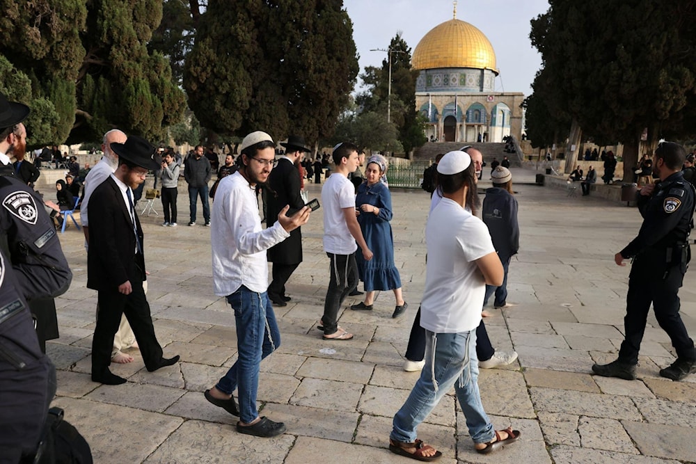Israeli extremists desecrate al-Aqsa Mosque, under protection of IOF