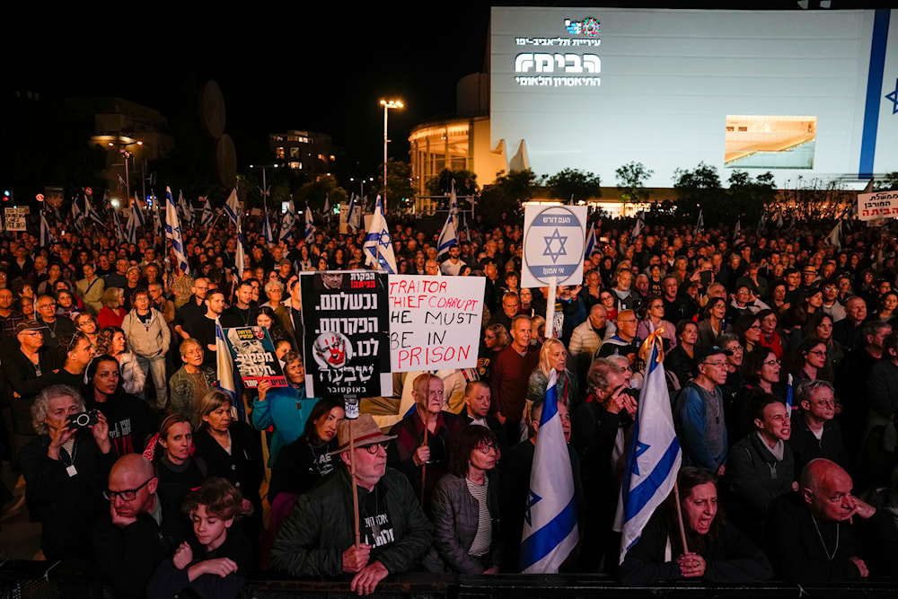 Settlers protest against Israeli Prime Minister Benjamin Netanyahu in 