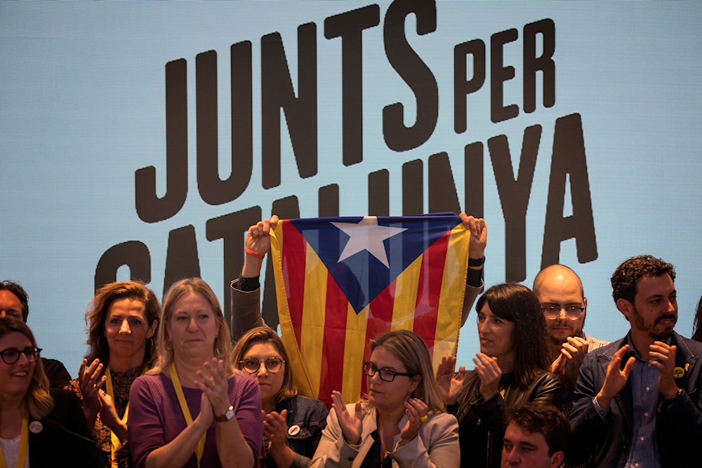 Supporters of the JxCat party celebrate the results of the elections at their headquarters in Barcelona, Catalonia, Spain, Sunday, May 26, 2019(AP)