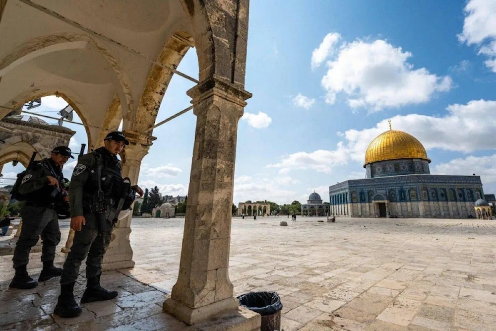 IOF imposes siege on al-Aqsa mosque amid calls for mobilization