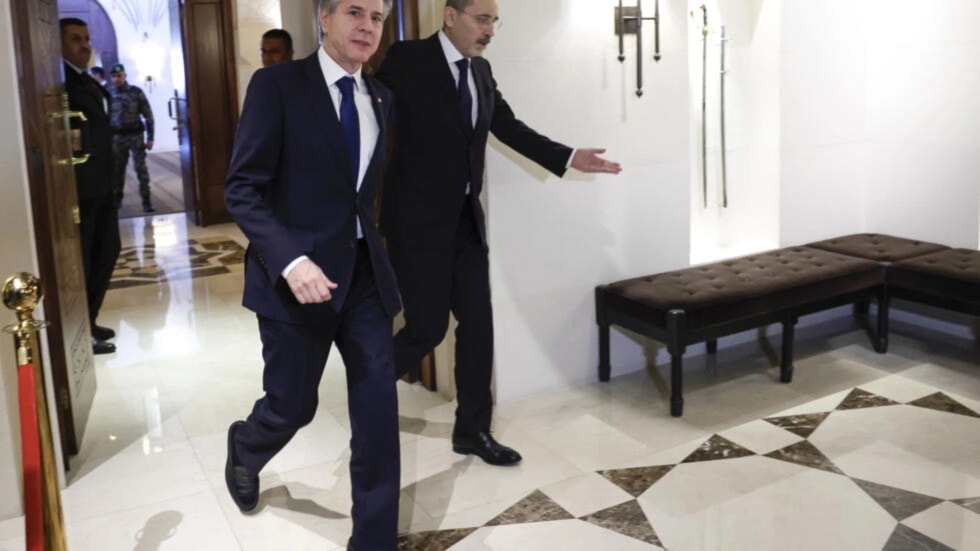 Safadi urges Blinken: Halt aggression, protect civilians, and aid Gaza