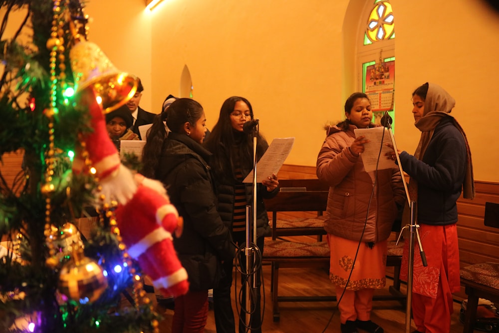 Tourists flock to Indian-administered Kashmir to celebrate New Year, Christmas