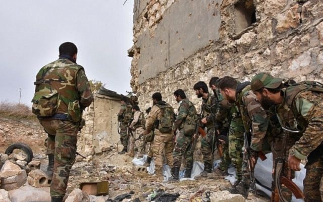  Syrian army fighting terrorists in Aleppo's eastern Karm al-Jabal neighborhood on December 5, 2016. (AFP)