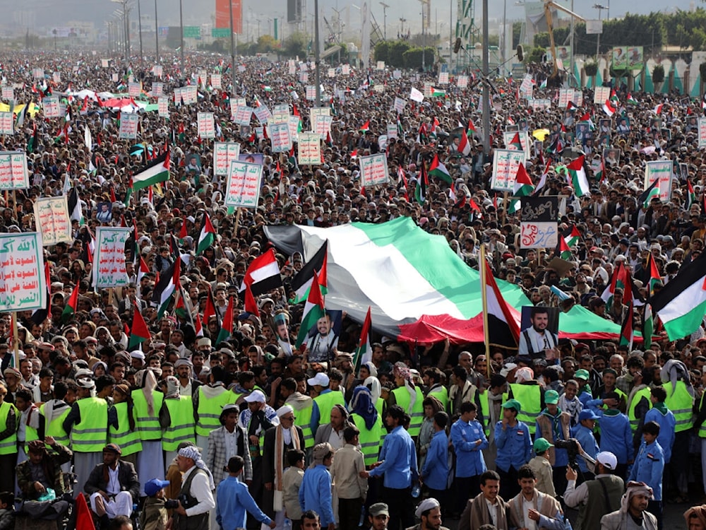 Thousands rallied in support of Gaza in the rebel-controlled Yemeni capital Sanaa on 05/01/2024. (AFP)