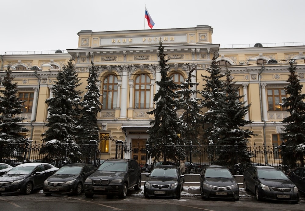 Cars are parked in front of Russia's Central Bank building in Moscow, Russia, Friday, Jan. 30, 2015.  (AP)