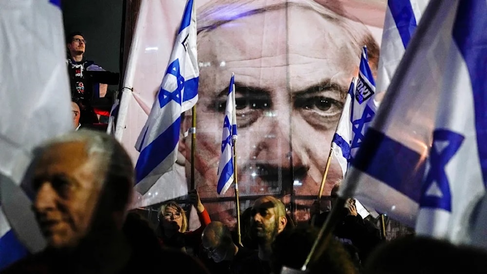 Israeli settlers protest against Benjamin Netanyahu, in “Tel Aviv”, March 18, 2023 (AP).