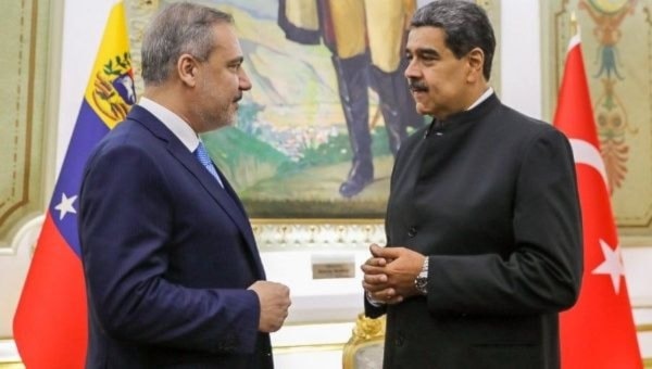 The Venezuelan president received the Turkish FM in the Miraflores palace, Caracas on February 23. (NicolasMaduro)