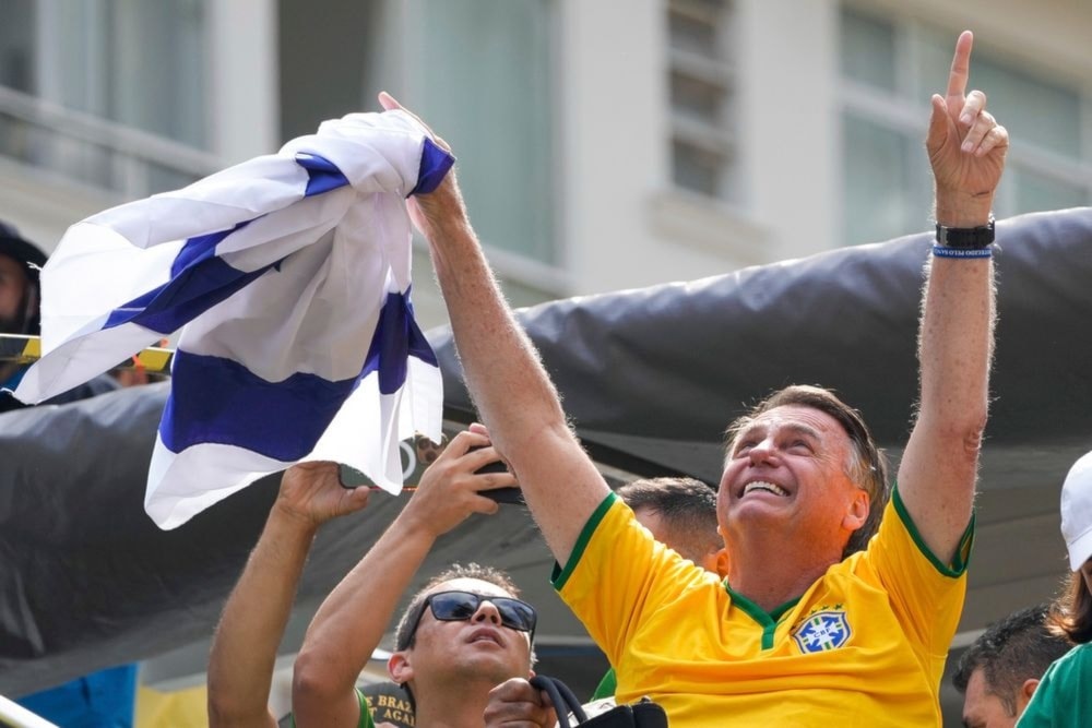Raising Israeli flag; Bolsonaro denies coup, asks for clean slate