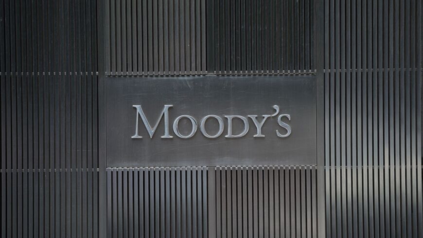 A sign for Moody's rating agency is displayed at the company headquarters in New York, Sept. 18, 2012. (AFP)