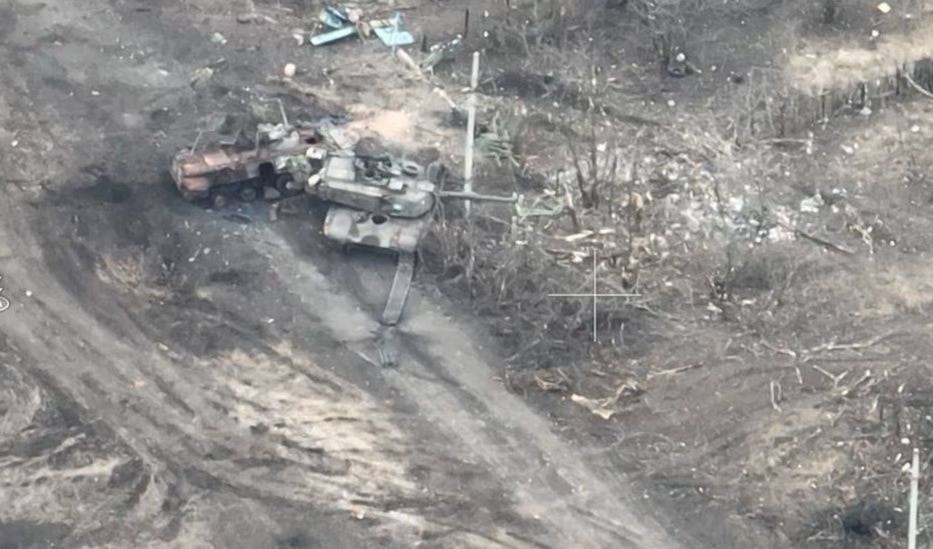 On March 10, 2023, in the town of Berdachi on the Avdiivka axis, Russian army units destroyed a new American Abrams tank that was sent to the Ukrainian forces. (Screenshot)