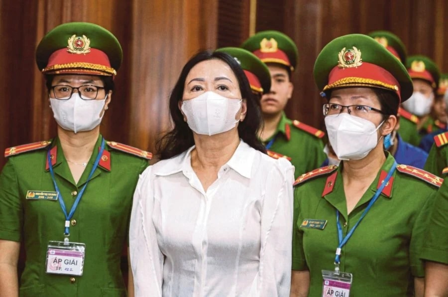 Vietnam's property tycoon Truong My Lan (C) arrives at a court in Ho Chi Minh city on March 5, 2024. (AP)