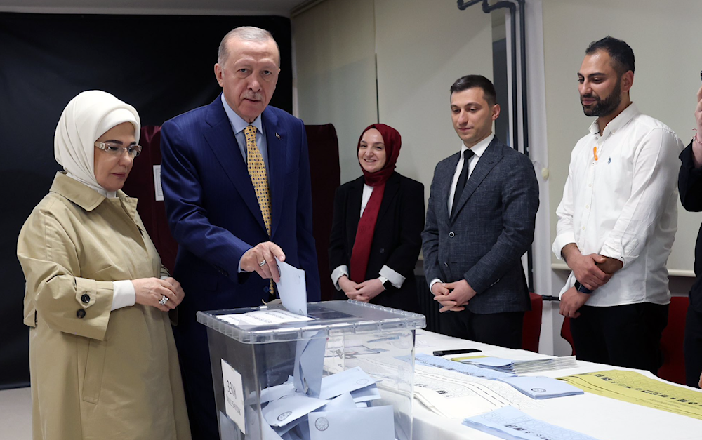 Erdogan casts ballot in local elections, encourages voting 