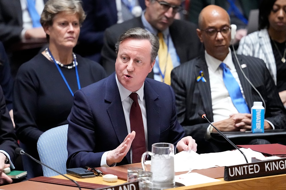 Cameron prepares stern warnings for 'Israel' ahead of Gantz meeting