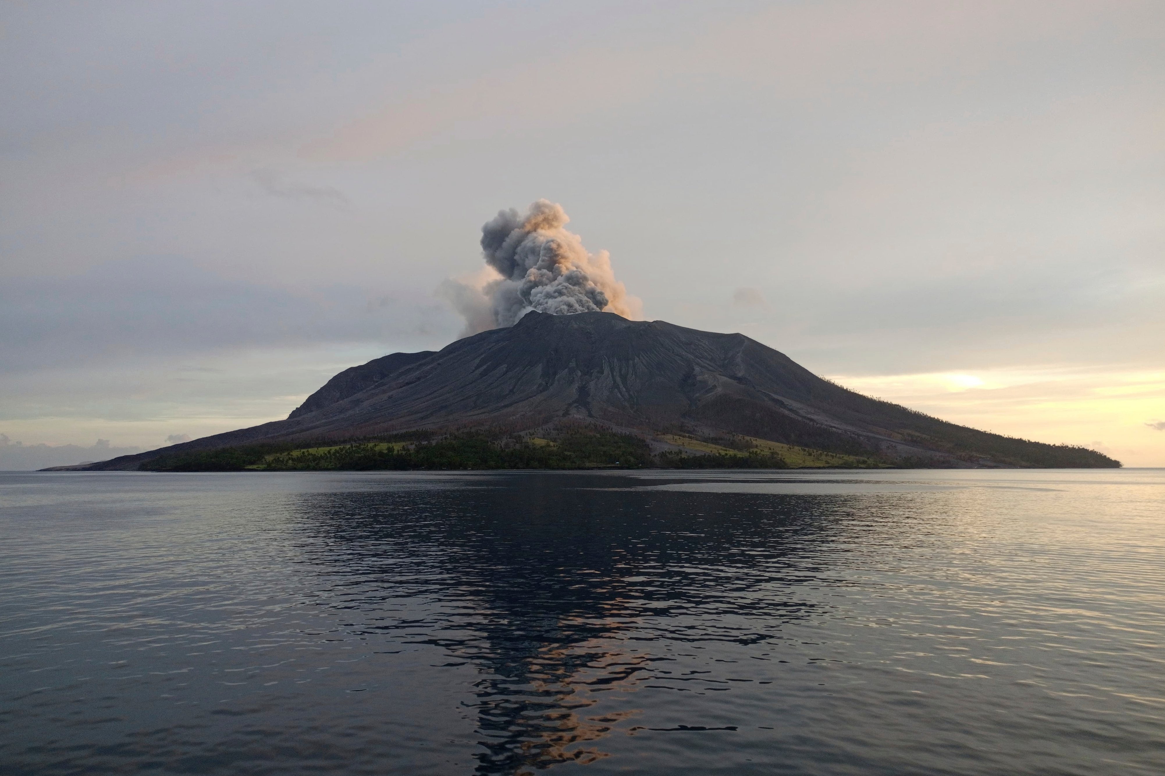 Indonesia Volcanic Eruptions, Possible Tsunami, Evacuate Thousands | Al ...