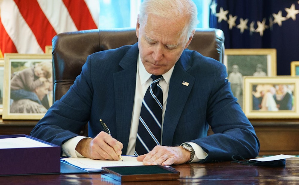 Biden signs bill extension to permit gov. spying on world citizens