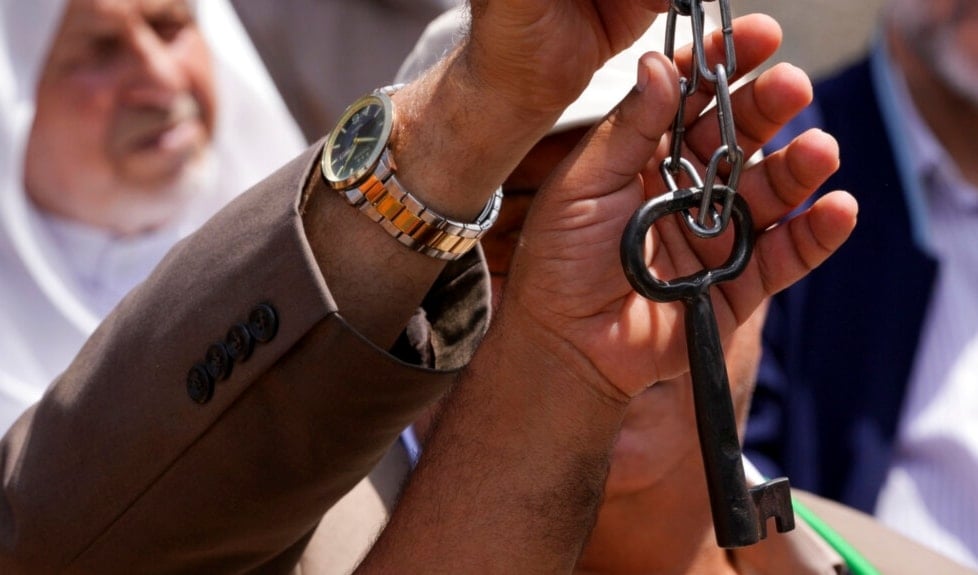 A Palestinian holds up a key symbolizing their imminent return to homes they were expelled from in the war that led to the founding of 'Israel' in 1948 during a rally in Gaza Strip, May 15, 2022. (AP)