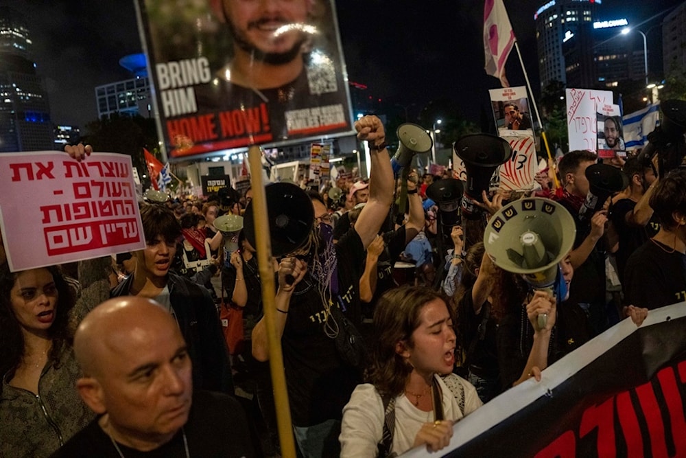 People protest against Benjamin Netanyahu's government and call for the release of hostages, Tel Aviv, 