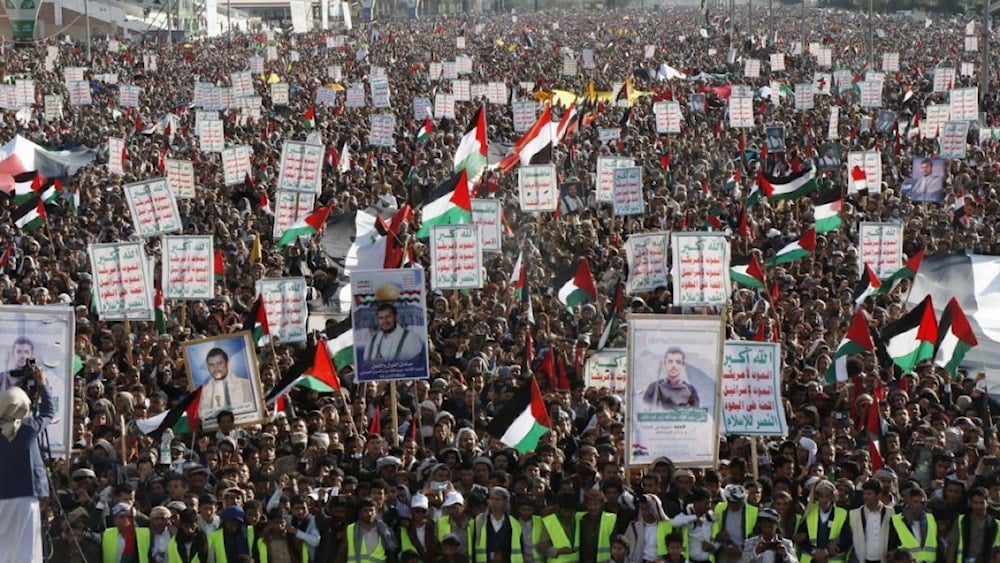 Mass demonstrations in Yemen: 'With Gaza and Lebanon...united as one'