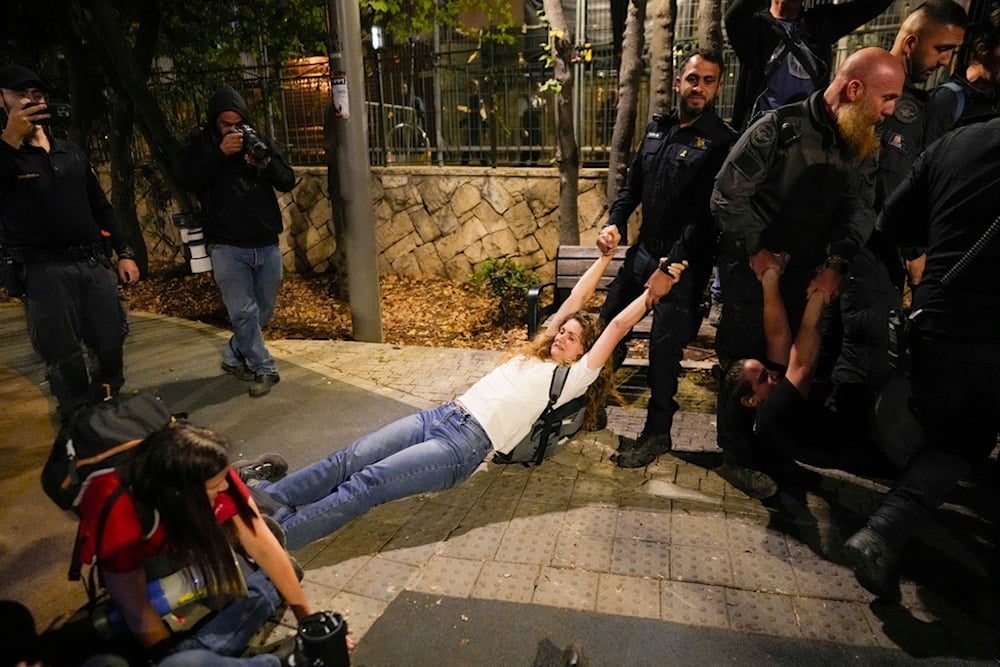 Police disperse people protesting against Israeli occupation Prime Minister Benjamin Netanyahu's government and calling for the release of captives held in the Gaza Strip, near al-quds, occupied Palestine, Oct. 28, 2024. (AP)