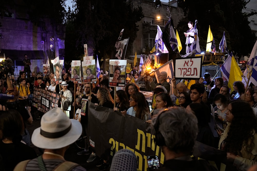 People protest on the one-year anniversary of the Hamas attack on Israel and call for the release of hostages held by Hamas in the Gaza Strip, outside Prime Minister Benjamin Netanyahu's house, in al-Quds on October 7, 2024.