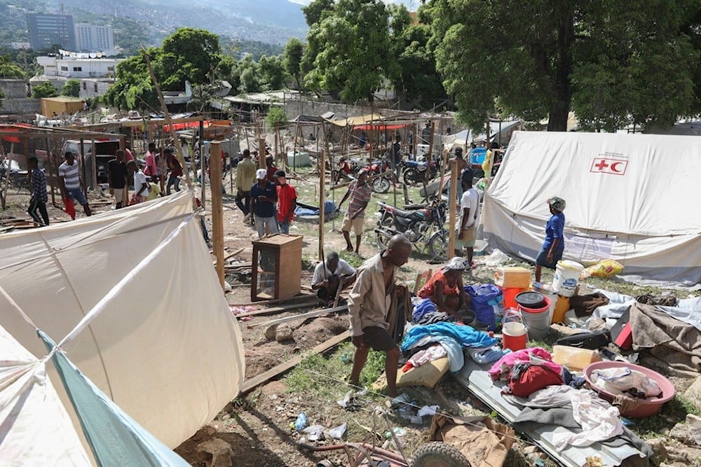 Residents of the Nazon neighborhood displaced by gang violence construct a tent encampment, in Port-au-Prince, Haiti, Friday, November 15, 2024 (AP)