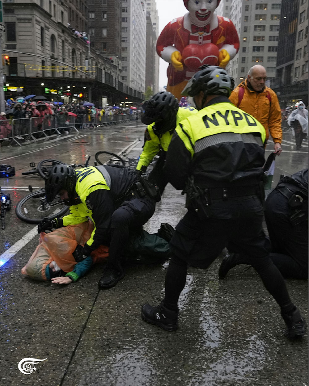 Police arrest pro-Palestine protesters at New York Thanksgiving parade