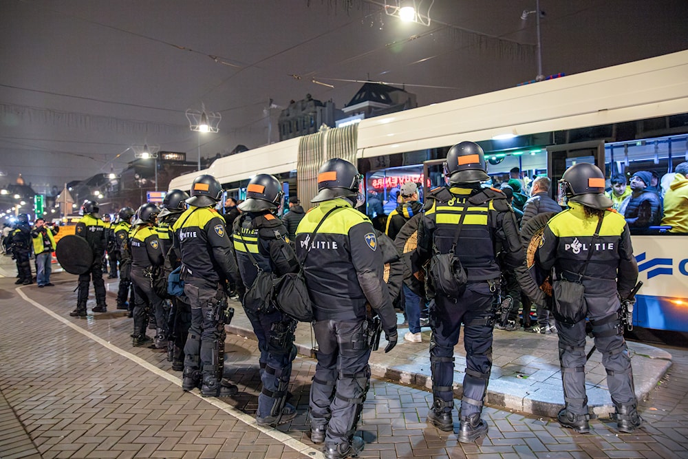 Israeli fans vandalize Amsterdam, tear down Palestinian flags