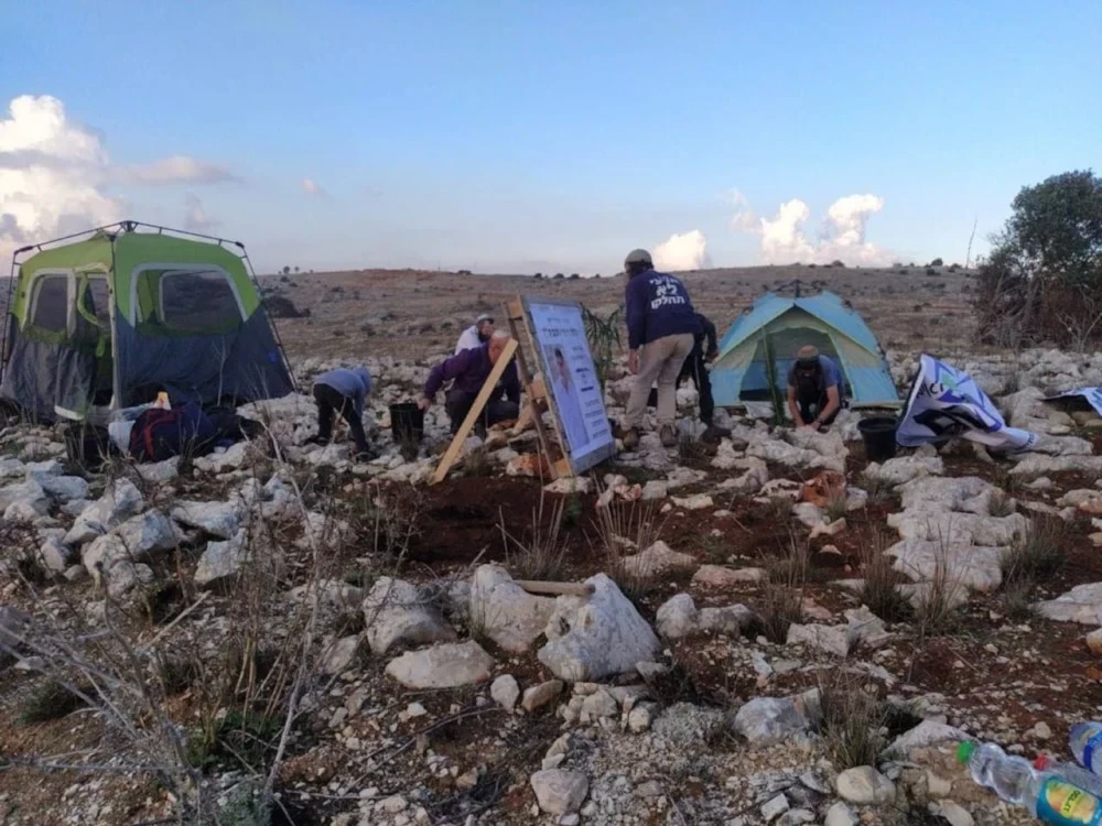 Israeli army admits: Settlers cross border into Lebanon, set up tents