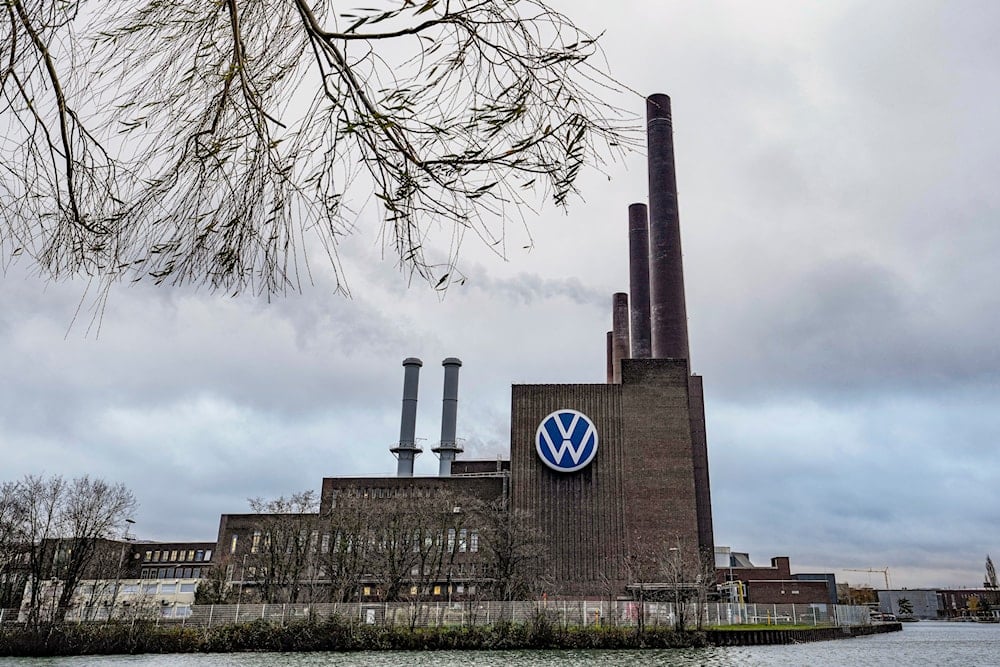 VW reaches last-gap deal with workers in 'Christmas miracle'