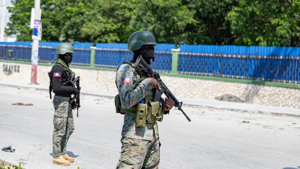 Haitian soliders guard a checkpoint after armed gang members exchanged gunfire with police and soldiers around the airport in Port-au-Prince, Haiti, on March 6,2024. (AFP)