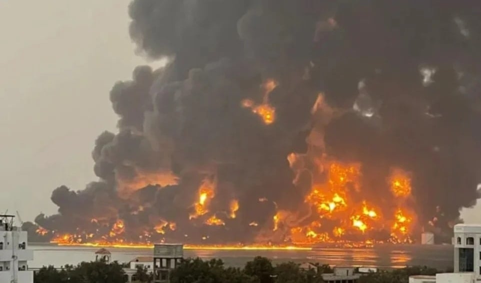  Image showing a fire breakout after the US-assisted Israeli aggression on Hodeidah port, Yemen, on December 26, 2024. (Social media)