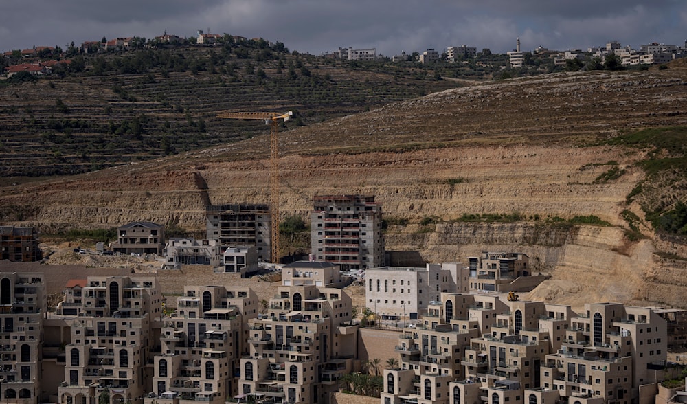 Deze foto toont een bouwplaats voor nieuwe Israëlische nederzettingen op de bezette Westelijke Jordaanoever in juni 2023 (AP).