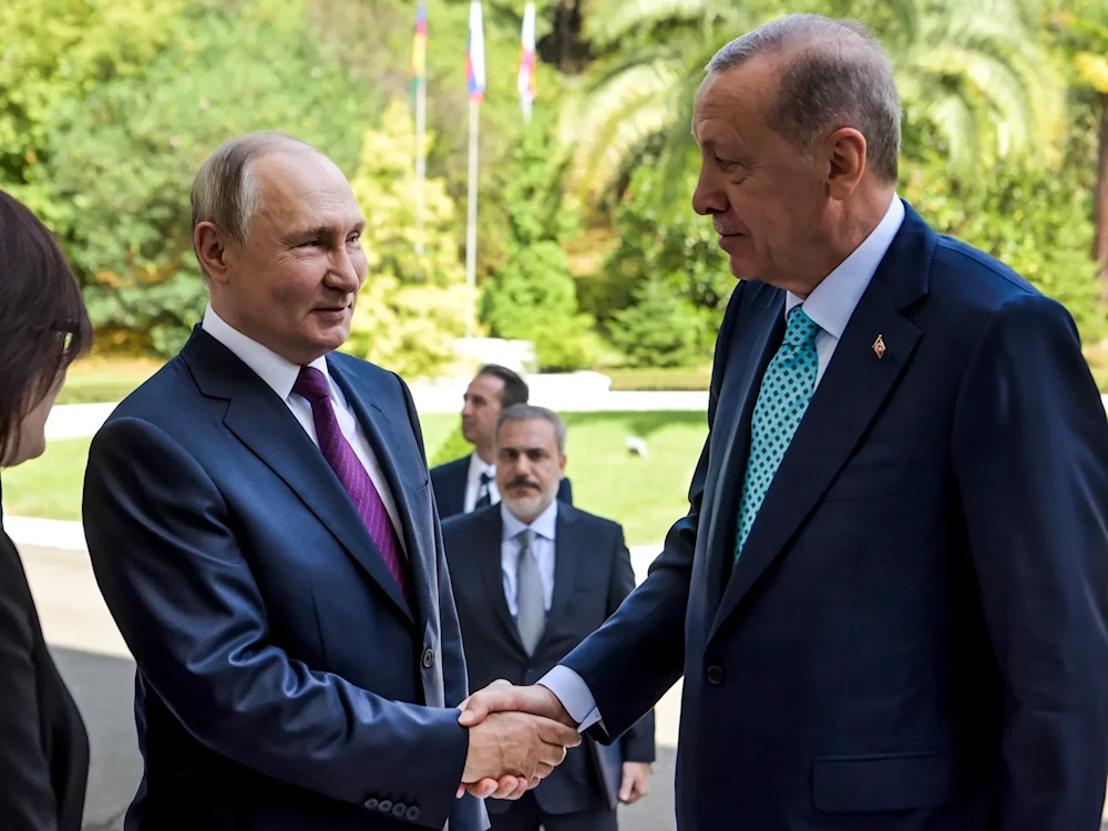 Rusya Devlet Başkanı Vladimir Putin, Türkiye Cumhurbaşkanı Recep Tayyip Erdoğan'ı karşıladı (AP/Pool)