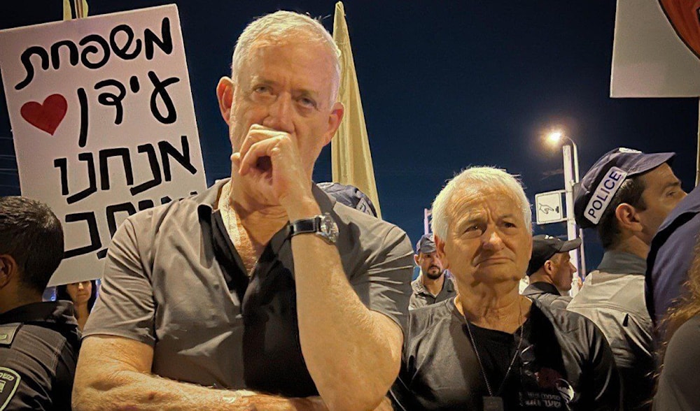 Israeli minister Benny Gantz seen at a protest in Tel Aviv, demanding a prisoner exchange deal (Social Media)