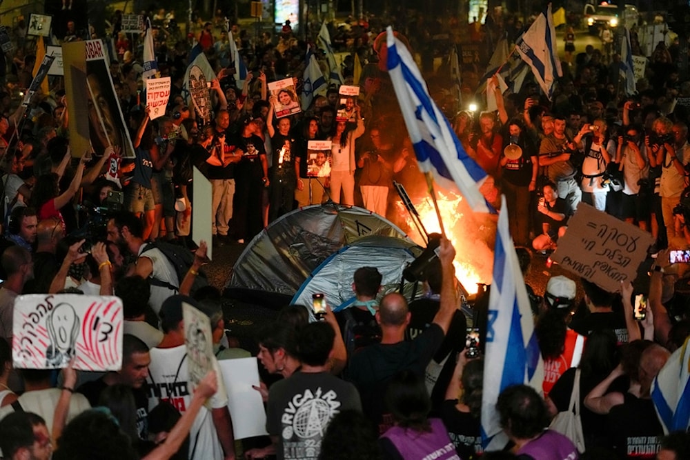 Israelis block major roads in Tel Aviv, call for prisoner exchange