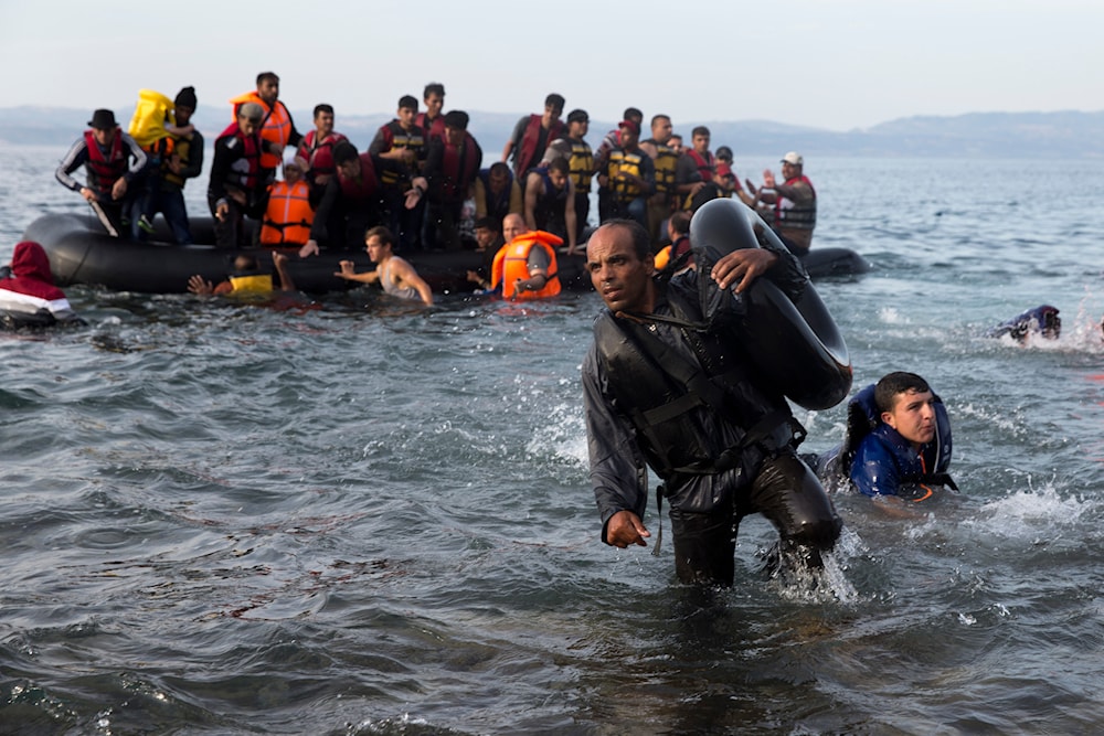 Migrants and refugees arrive on a dinghy after crossing from Turkey to Lesbos island, Greece, on September 9, 2015. (AP)