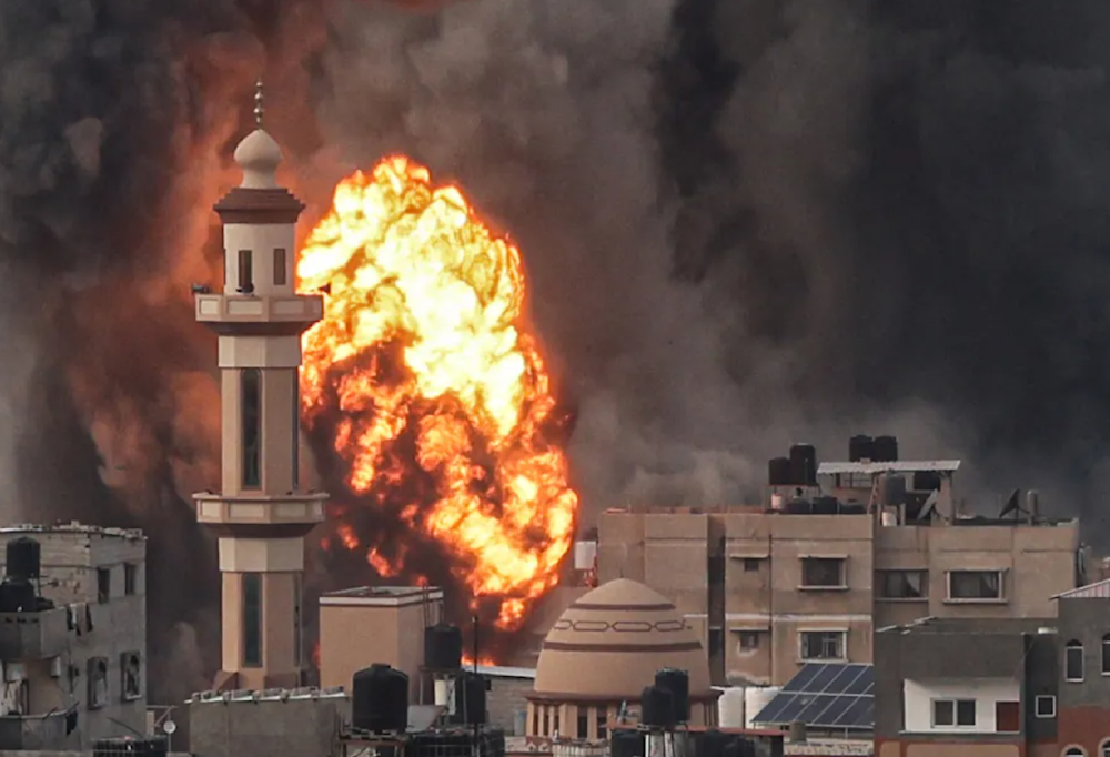'Israel' burns down Palestinian side of Rafah crossing
